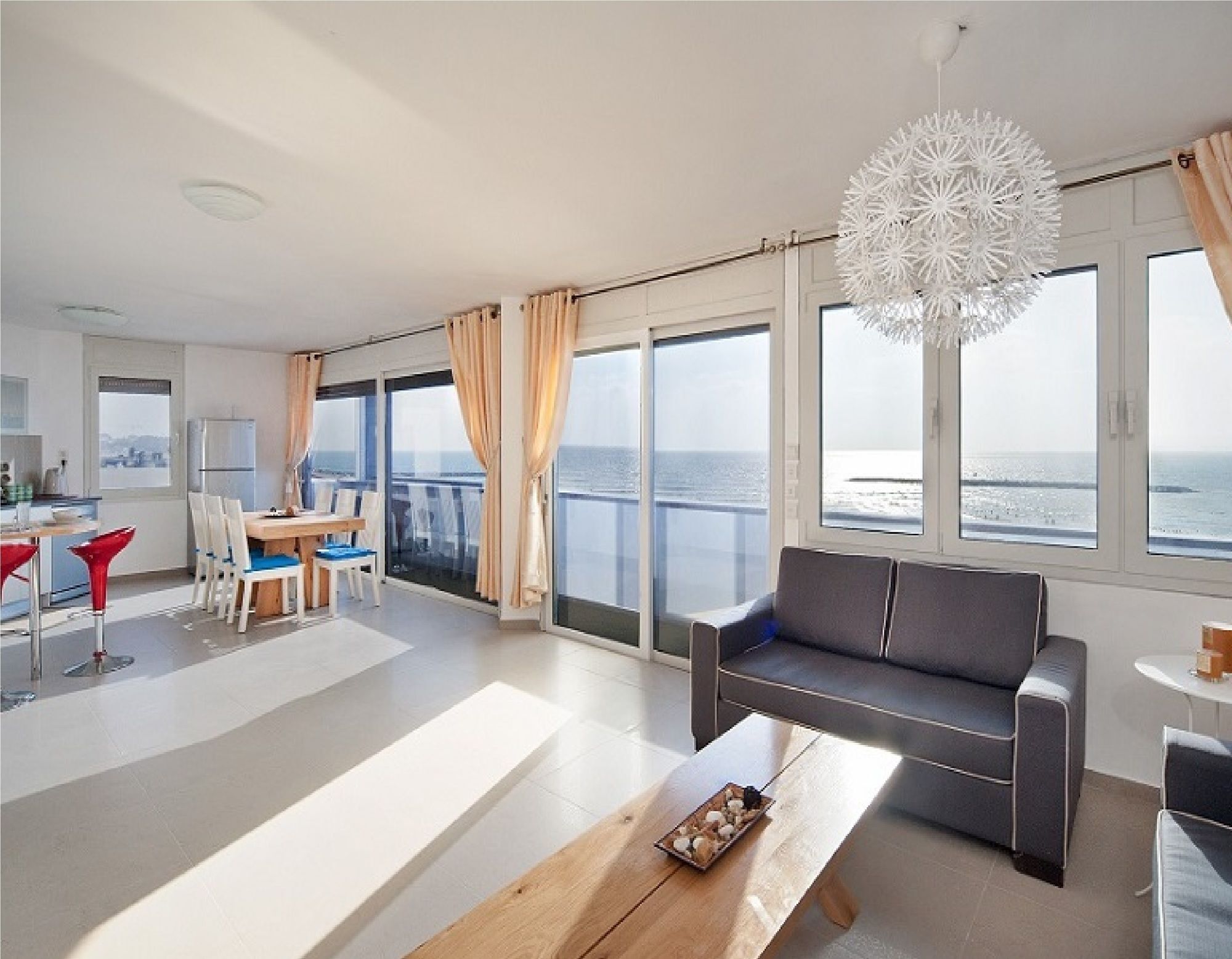 Chic 3Br Apt W Sauna & Parking On The Beach By Sea N' Rent Tel Aviv Buitenkant foto
